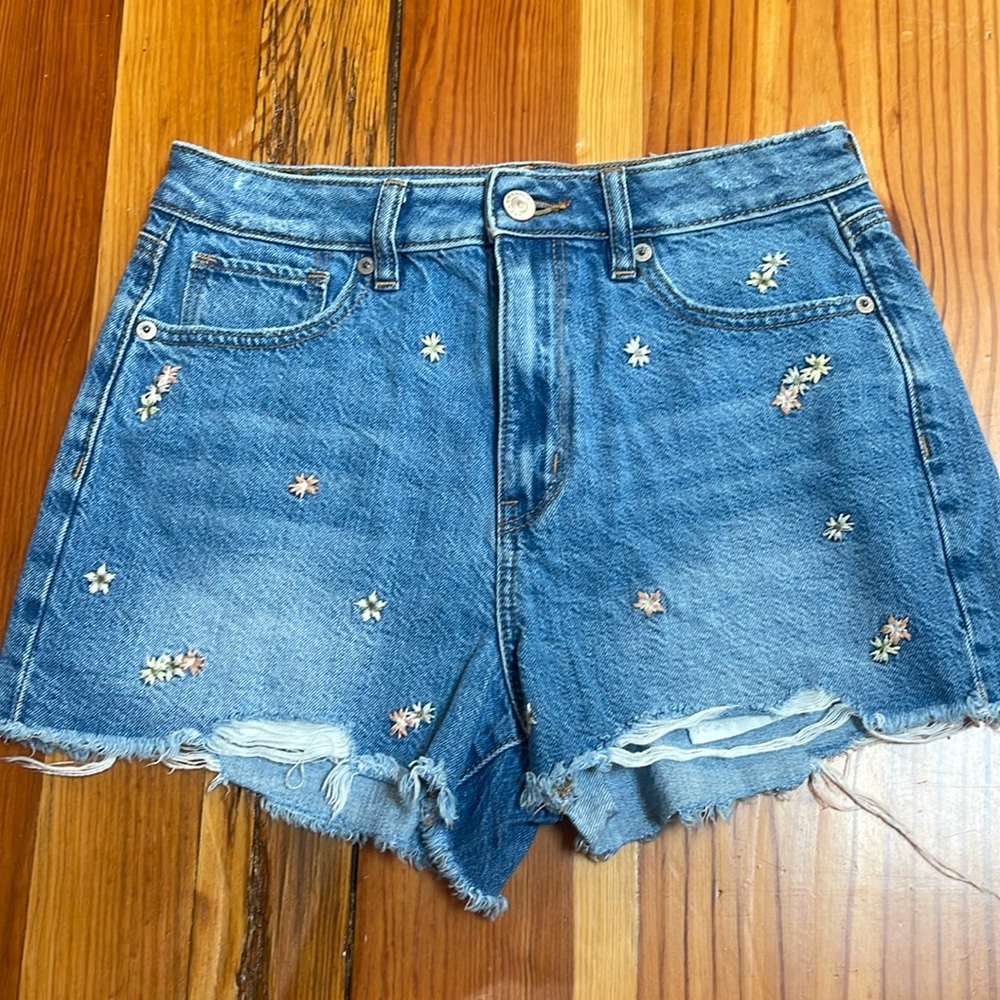 American Eagle Mom Short flower appliqué Jean shorts size 2